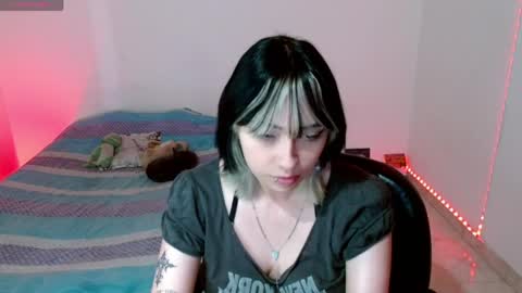 Snapshot of azumi_07 chatting on May 18, 2026, 2:18 am Alisson online show from May 18, 2026, 2:18 am