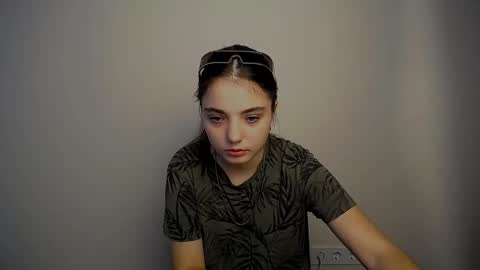 Snapshot of azumi_chan_ chatting on September 25, 2025, 7:45 am azumi_chan_ online show from September 25, 2025, 7:45 am