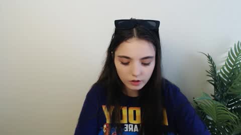 Snapshot of azumi_chan_ chatting on October 18, 2025, 7:31 am azumi_chan_ online show from October 18, 2025, 7:31 am