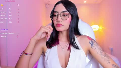 Azura online show from April 16, 2026, 7:14 pm