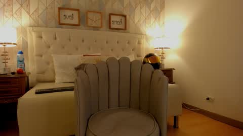 Snapshot of b3k_afrodict chatting on October 13, 2025, 1:22 pm Anny online show from October 13, 2025, 1:22 pm
