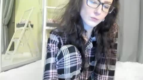 babby_jewel online show from September 13, 2025, 10:15 am