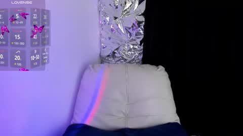 Queen B online show from October 23, 2025, 6:50 pm