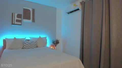 Snapshot of babesexy19_ chatting on October 8, 2025, 11:57 pm itzell  online show from October 8, 2025, 11:57 pm