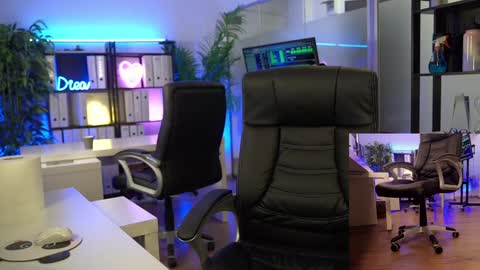 Snapshot of babesgowild chatting on February 9, 2026, 5:44 am Olivia and Lexi online show from February 9, 2026, 5:44 am