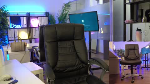 Snapshot of babesgowild chatting on February 17, 2026, 5:48 am Olivia and Lexi online show from February 17, 2026, 5:48 am