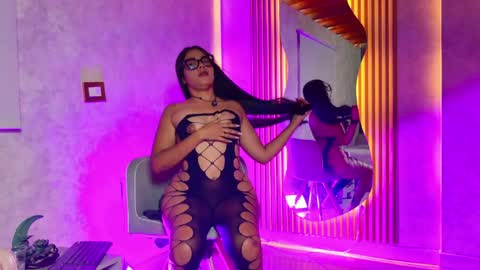 baby_chloe77 online show from May 15, 2026, 1:51 pm
