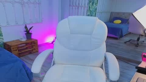 Julieta online show from May 20, 2026, 4:18 am