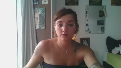 Snapshot of babydemon6 chatting on February 19, 2025, 6:00 pm babydemon6 online show from February 19, 2025, 6:00 pm