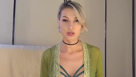 Snapshot of babydollysx chatting on September 26, 2025, 3:38 pm Kate online show from September 26, 2025, 3:38 pm