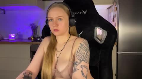 Snapshot of babyytonight chatting on October 2, 2025, 3:35 am NEXT STREAM  1AM GMT3  Alice    online show from October 2, 2025, 3:35 am