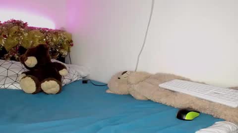 Angeles online show from December 5, 2024, 1:36 am