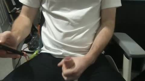 Snapshot of baddersguy13 chatting on January 27, 2025, 5:15 pm baddersguy13 online show from January 27, 2025, 5:15 pm