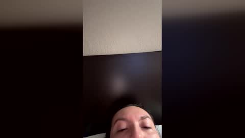 baddiehott95 online show from April 17, 2026, 7:39 pm