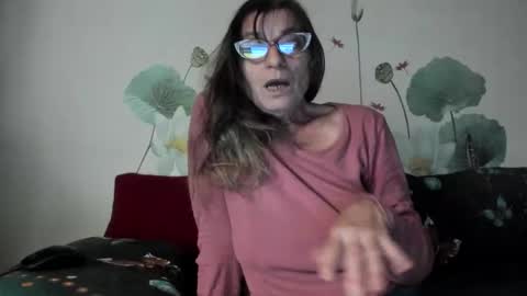 Gina online show from November 25, 2025, 2:06 pm