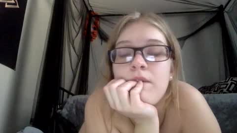 Snapshot of baeblondie chatting on February 25, 2025, 3:05 pm baeblondie online show from February 25, 2025, 3:05 pm