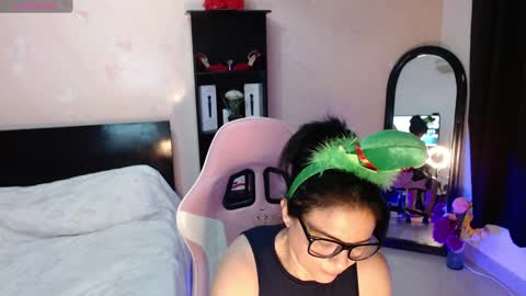 Snapshot of bailarina_atrevida chatting on December 7, 2024, 11:34 pm sandra online show from December 7, 2024, 11:34 pm