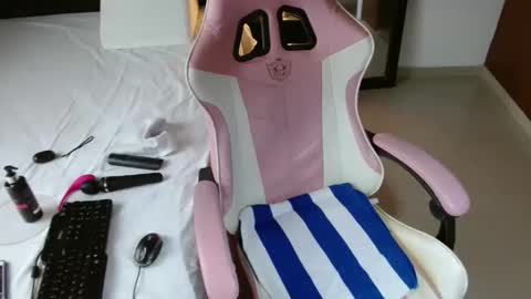 sandra online show from April 16, 2026, 1:56 pm