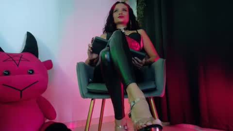 Snapshot of bambiiqueen chatting on February 16, 2026, 5:31 pm Bambi online show from February 16, 2026, 5:31 pm