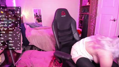 Snapshot of bambisheep_ chatting on January 16, 2025, 4:07 am Bambi online show from January 16, 2025, 4:07 am