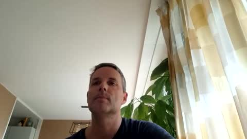 Snapshot of bananasplit1900 chatting on October 18, 2025, 10:27 am bananasplit1900 online show from October 18, 2025, 10:27 am