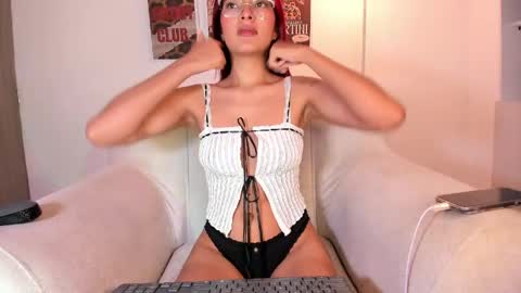  independet model online show from May 28, 2026, 2:42 am