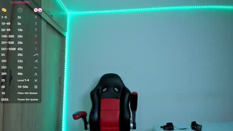 Nicolle  online show from November 6, 2025, 4:57 am