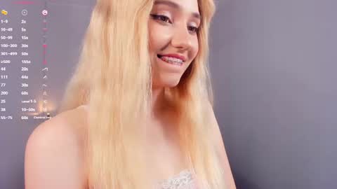 Mia online show from June 9, 2026, 2:17 pm