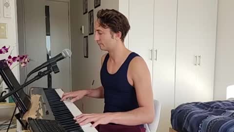 Snapshot of barebritpianist chatting on November 26, 2025, 5:41 am BareBritPianist online show from November 26, 2025, 5:41 am