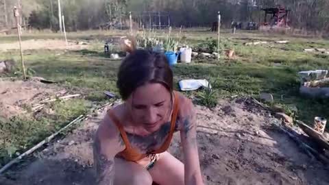 Snapshot of barefootmuse chatting on April 14, 2026, 10:38 pm BareFootMuse online show from April 14, 2026, 10:38 pm