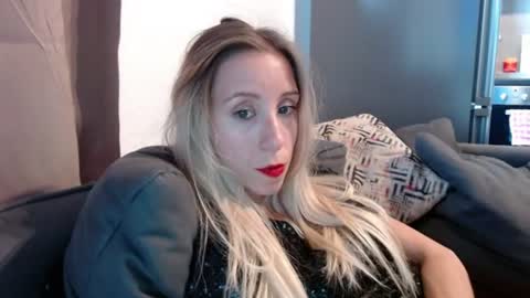 Snapshot of barelylegalblondy chatting on July 3, 2026, 4:46 pm Lena online show from July 3, 2026, 4:46 pm