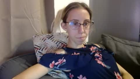 Snapshot of barelylegalblondy chatting on July 16, 2026, 4:35 pm Lena online show from July 16, 2026, 4:35 pm