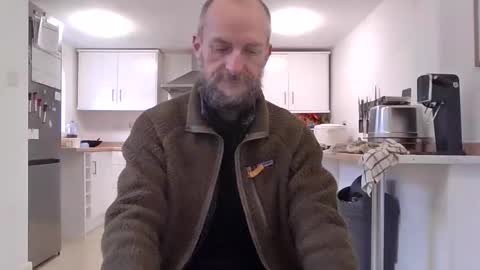 Snapshot of basiccamguy chatting on October 16, 2025, 8:48 am basiccamguy online show from October 16, 2025, 8:48 am