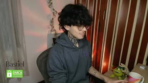 Snapshot of bastiel_ chatting on September 19, 2025, 2:46 am Bastiel online show from September 19, 2025, 2:46 am