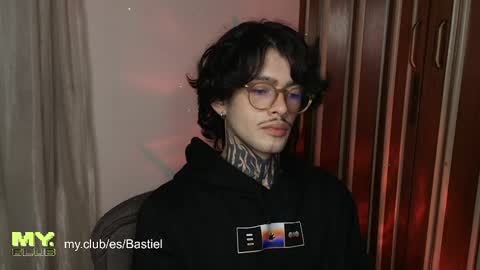 Snapshot of bastiel_ chatting on May 8, 2026, 5:02 am Bastiel online show from May 8, 2026, 5:02 am