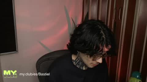 Snapshot of bastiel_ chatting on May 9, 2026, 3:01 am Bastiel online show from May 9, 2026, 3:01 am