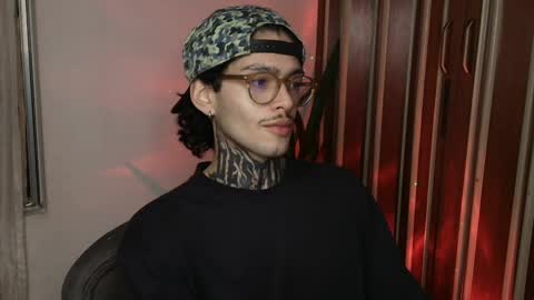 Snapshot of bastiel_ chatting on May 14, 2026, 4:30 am Bastiel online show from May 14, 2026, 4:30 am