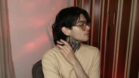 Snapshot of bastiel_ chatting on June 19, 2026, 3:11 am Bastiel online show from June 19, 2026, 3:11 am