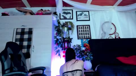    online show from April 10, 2026, 7:51 pm