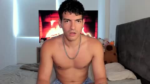 Valentino online show from October 8, 2025, 8:28 pm