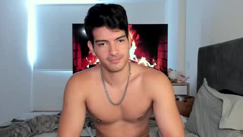 Valentino online show from October 17, 2025, 8:11 pm