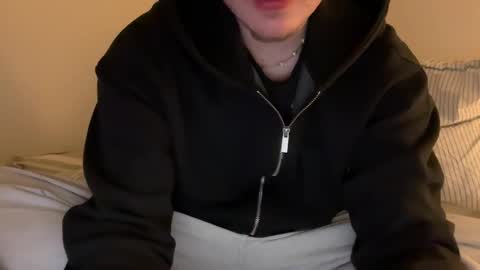 bdmancmax95 online show from April 20, 2026, 8:43 pm