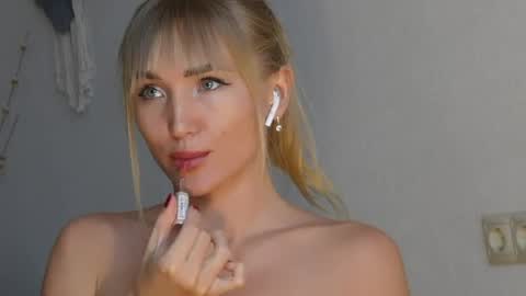 Chloe online show from April 23, 2026, 12:29 pm