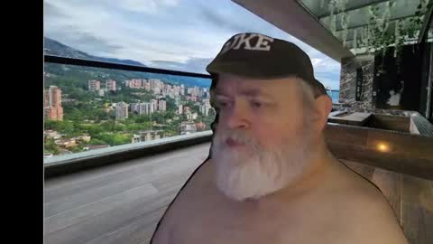 Snapshot of bear4muscle chatting on December 7, 2024, 9:11 pm Dookie online show from December 7, 2024, 9:11 pm