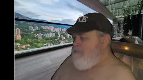 Snapshot of bear4muscle chatting on December 8, 2024, 10:57 pm Dookie online show from December 8, 2024, 10:57 pm