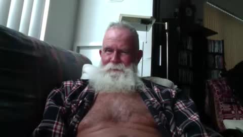 beardbushy online show from October 31, 2025, 4:30 pm