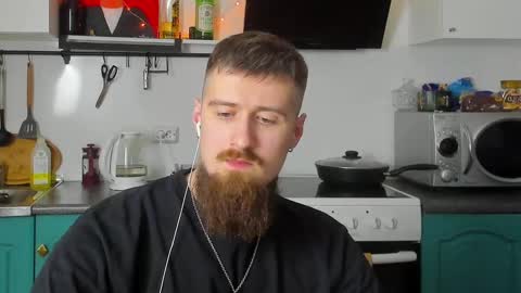 Snapshot of bearded_legend chatting on January 20, 2025, 9:22 pm Zeus online show from January 20, 2025, 9:22 pm