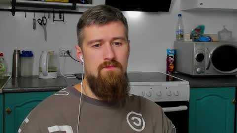 Snapshot of bearded_legend chatting on October 6, 2025, 1:14 am Zeus online show from October 6, 2025, 1:14 am