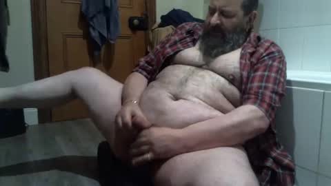 Snapshot of bearsteve75 chatting on December 22, 2024, 2:49 pm bearsteve75 online show from December 22, 2024, 2:49 pm