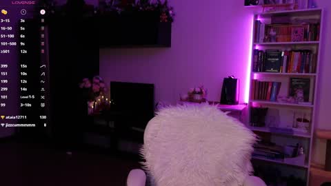 Snapshot of beatricefawne chatting on March 1, 2025, 2:04 am Bzzz Bea online show from March 1, 2025, 2:04 am